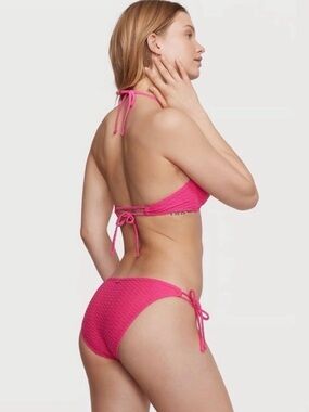 NWOT Victoria’s Secret Bikini in Forever Pink 🩷
36D top & Large Bottoms